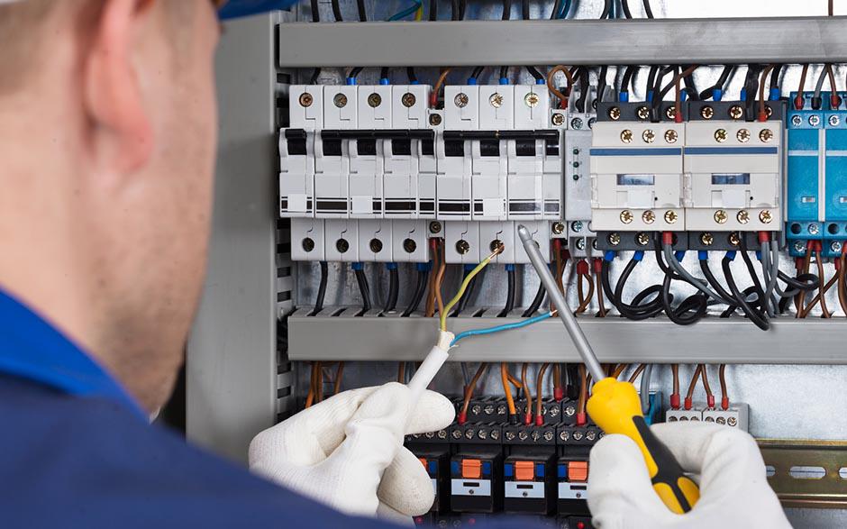 cherche électricien Paris 17